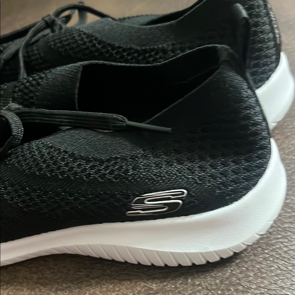 Skechers Black and White Sneakers with Breathable Mesh - Picture 5 of 10